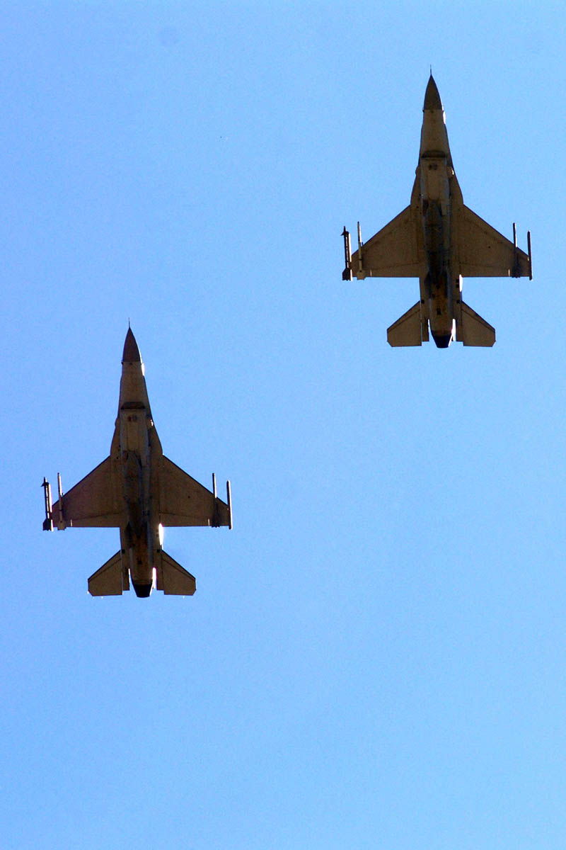 due F-16D-52+ al rientro di una missione 9v.af_2xF-16D